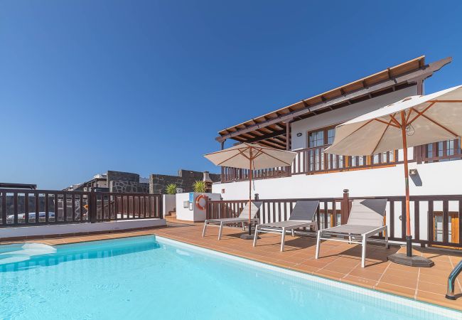 Villa/Dettached house in Playa Blanca - Ref. 450099
